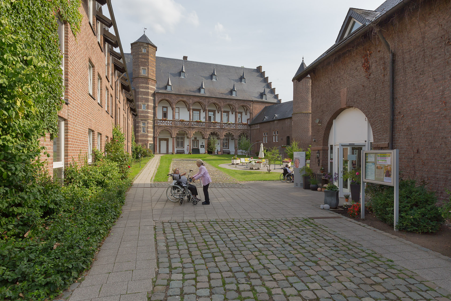 CURATA Seniorenresidenz Burg Binsfeld, Seniorenresidenz Burg Binsfeld in Nörvenich