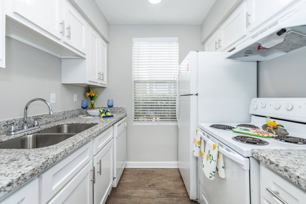 Images Royal Wildewood Manor Apartments
