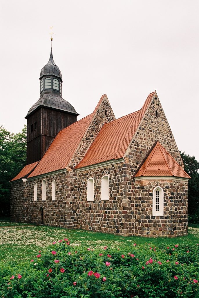 Kirche Schönfeld - Pfarrsprengel Schönfeld, Dorfstraße in Schönfeld