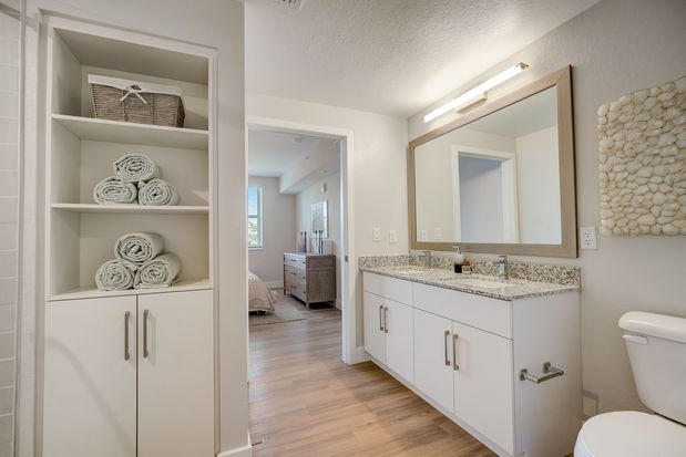 Images Everly Apartments