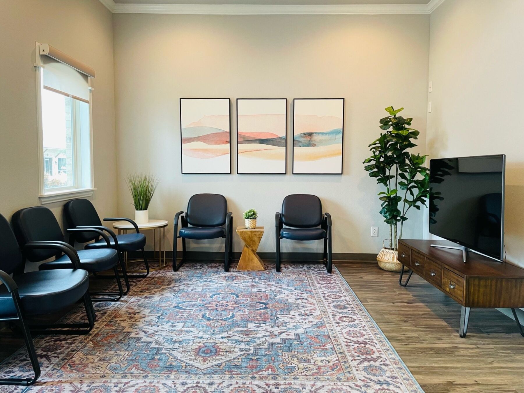 This calming therapist waiting area was meticulously cleaned by Dallas Janitorial Services, featuring sanitized seating and pristine decorative elements. Our specialized healthcare cleaning ensures mental health facilities maintain a serene, hygienic environment that promotes patient wellbeing.