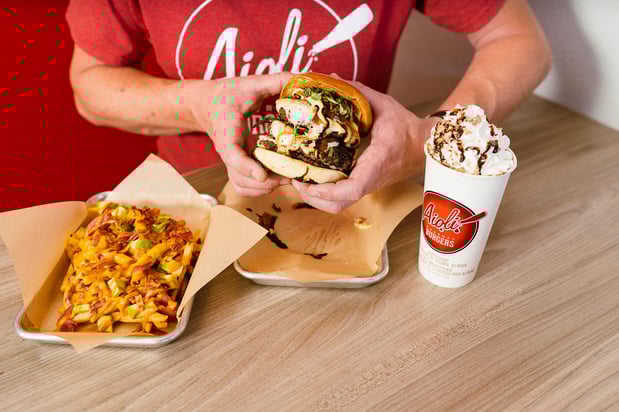 Images Aioli Gourmet Burgers - 32nd & Shea