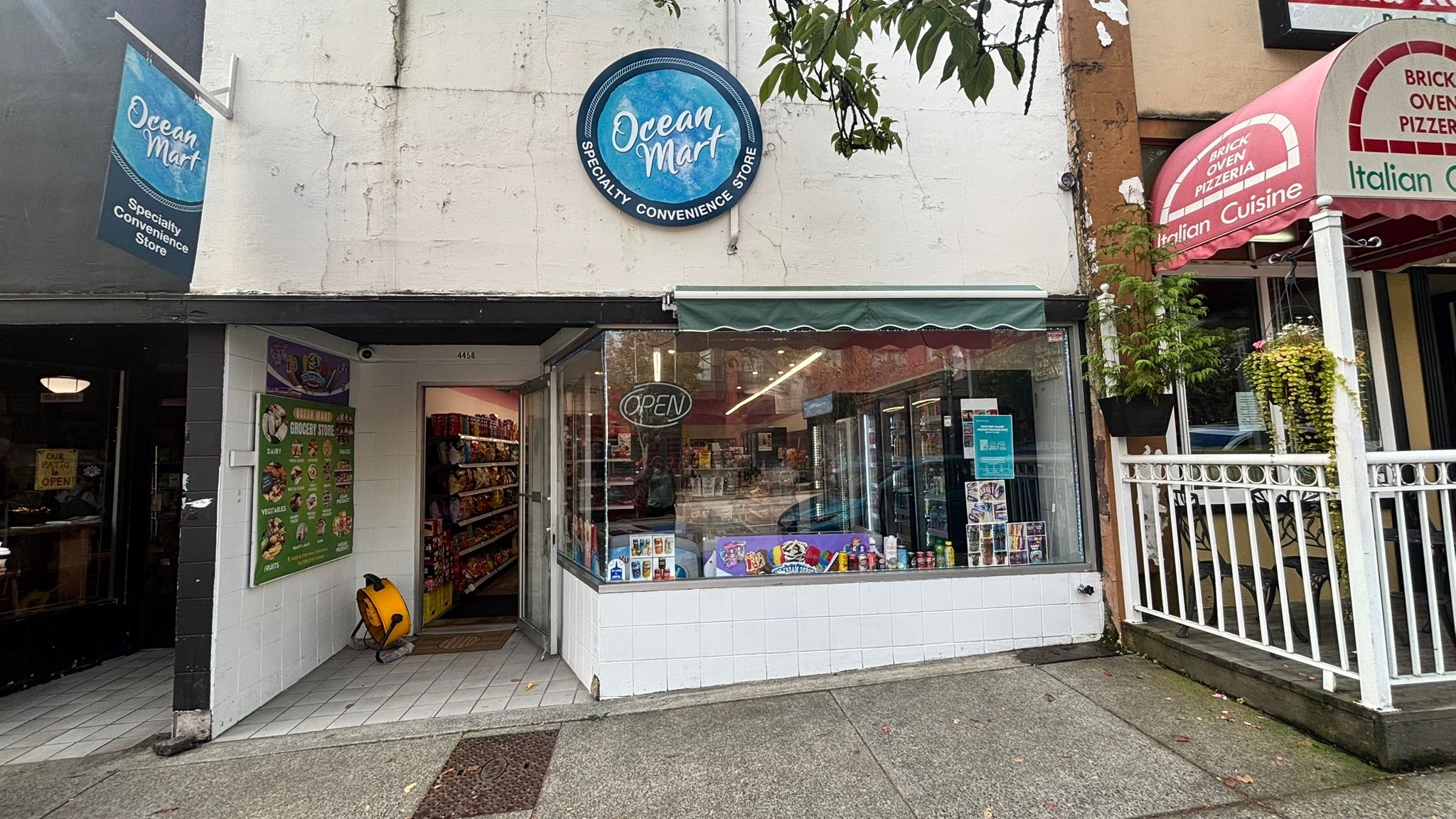 Images CoinFlip Bitcoin ATM - Ocean Mart Grocery Store (Vancouver)