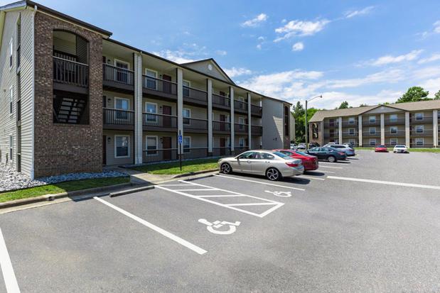 Images Parkway Station Apartment Homes