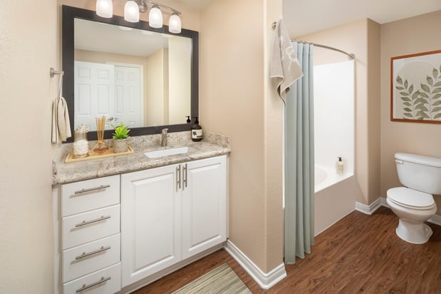 Images Camden Old Creek Apartments