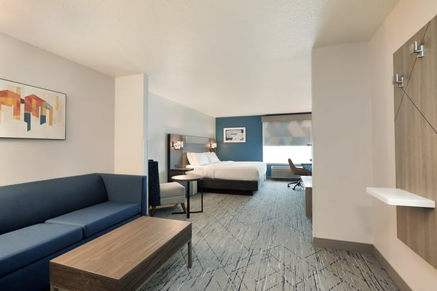 Images Holiday Inn Express & Suites Milwaukee-New Berlin by IHG