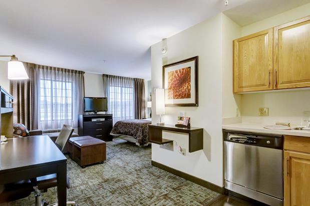 Images Staybridge Suites Ofallon Chesterfield by IHG