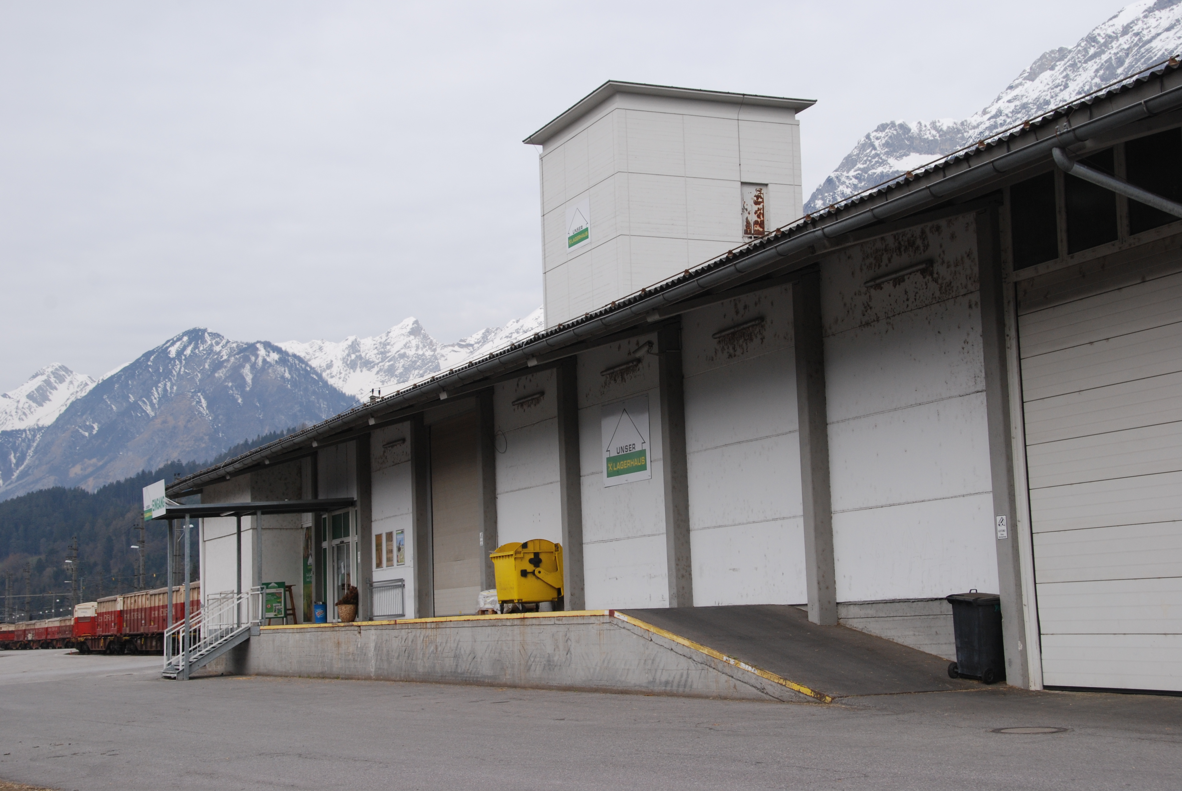 UNSER LAGERHAUS Warenhandels GmbH, Bahnhofsplatz 5 in Fritzens