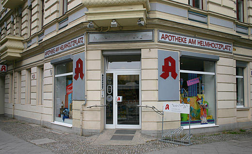Aussenansicht der Apotheke am Helmholtzplatz