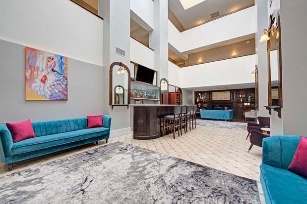 Images The Roslyn, Tapestry Collection by Hilton
