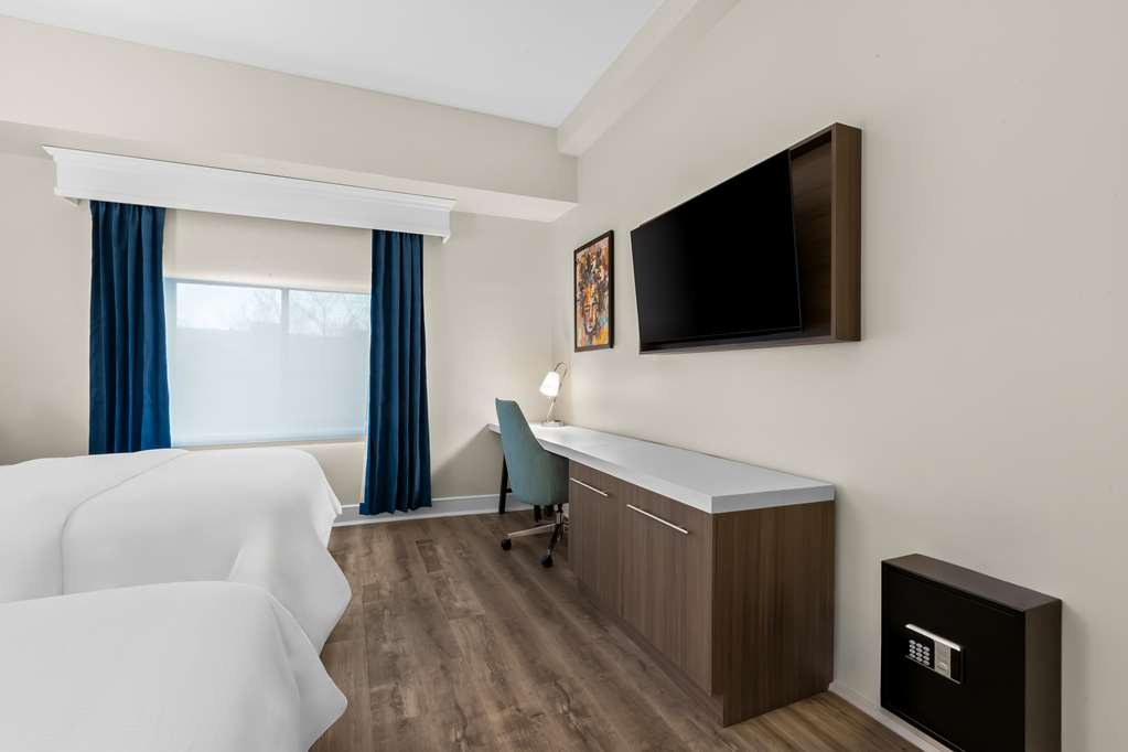 Larger Double Queen Suite