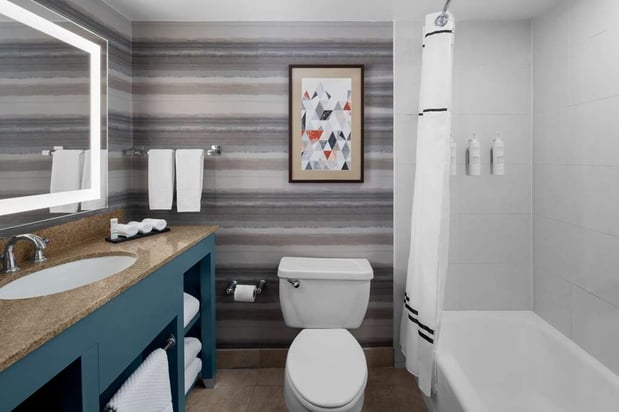 Images Embassy Suites by Hilton Phoenix Biltmore