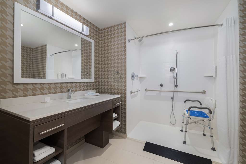 Guest room bath