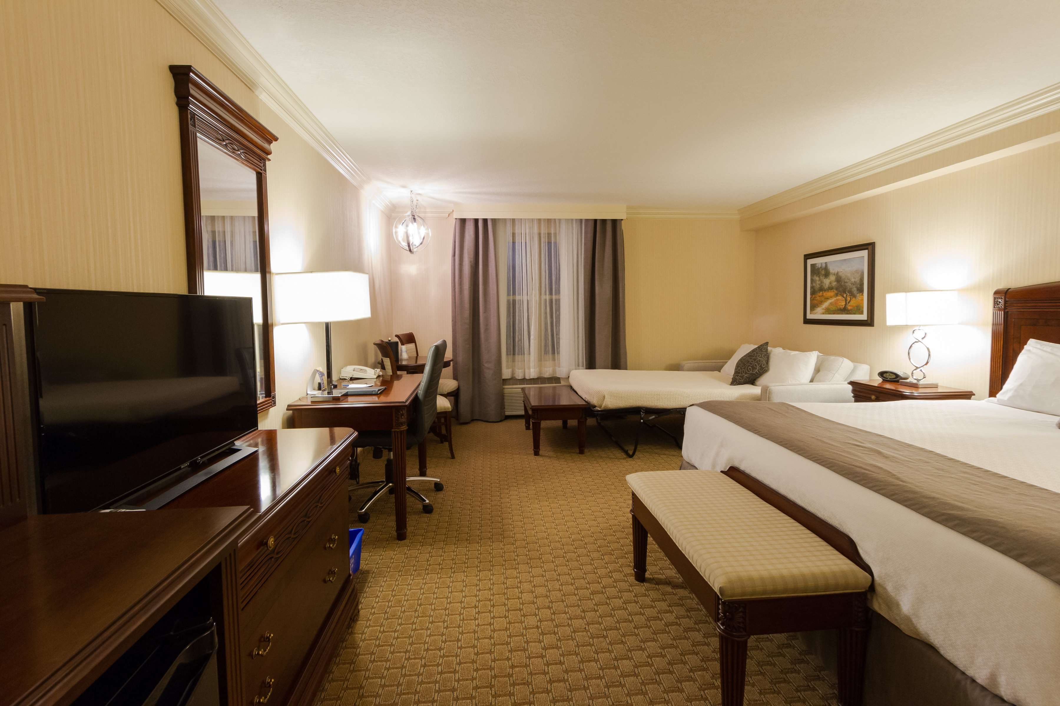 King Bed Guest Room Best Western Plus The Arden Park Hotel Stratford (519)275-2936