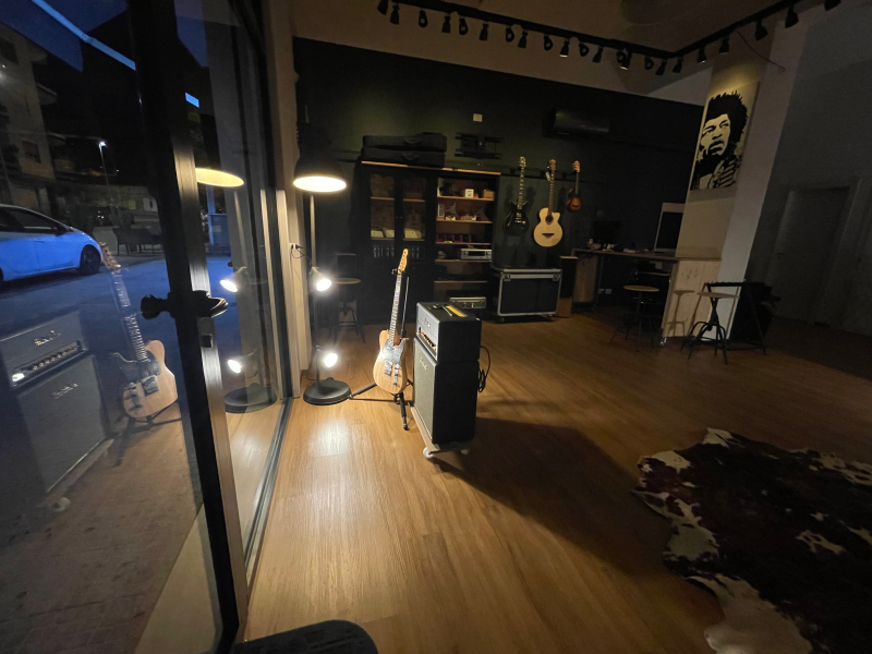 Images Alessi Guitar Lab