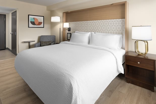 Images Holiday Inn & Suites Richmond - West End by IHG