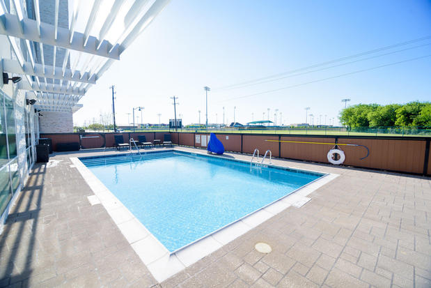 Images Holiday Inn Express & Suites McKinney - Frisco East by IHG