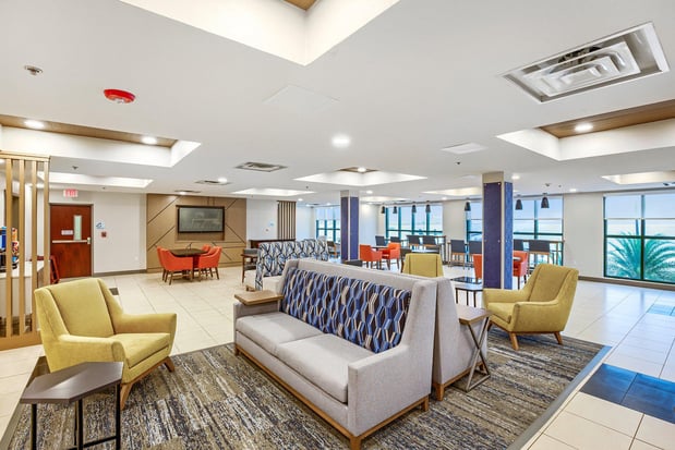 Images Holiday Inn Express Gulfport Beach by IHG