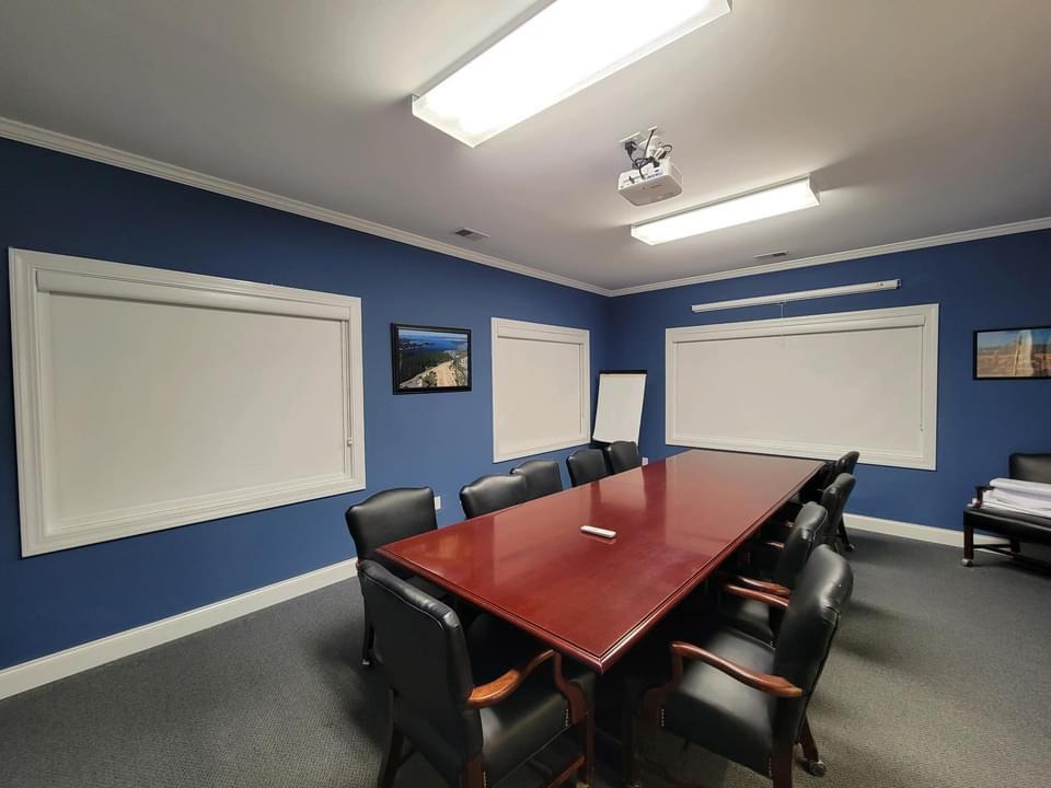 When you’re hosting clients, your conference room needs to make an impression! We recommend updating your Window Treatments to give the space a finished look. Here in Sugar Land, we installed perfectly color-matched Roller Shades in this conference room! #BudgetBlindsKatySugarLand #RollerShades #Com