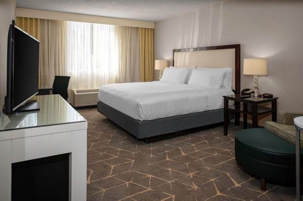 Images Holiday Inn & Suites Boston-Peabody by IHG