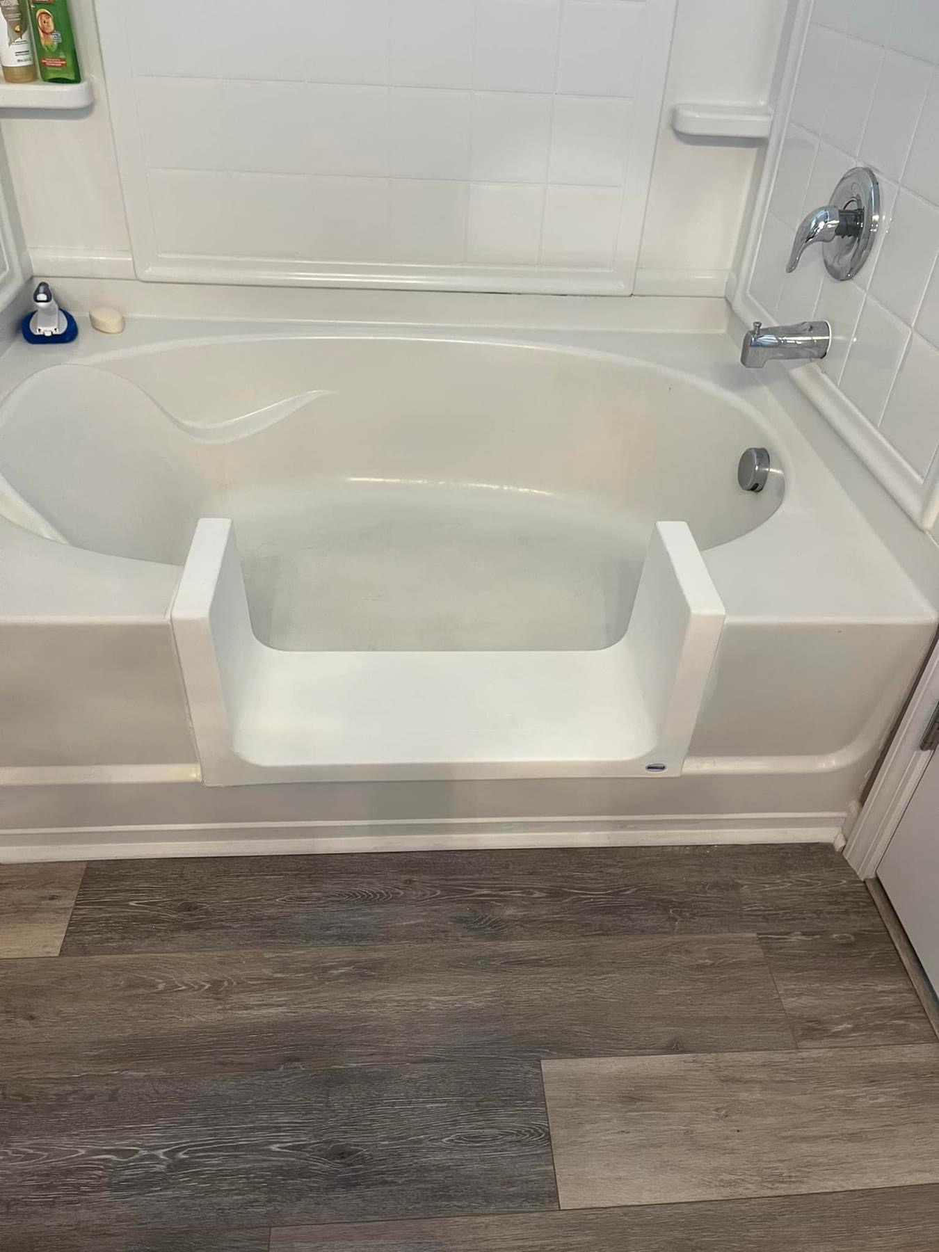 Fox Valley Bathtub Refinishing Image