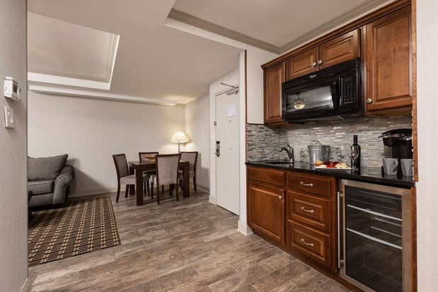 Images Inn at The Colonnade Baltimore - a DoubleTree by Hilton Hotel