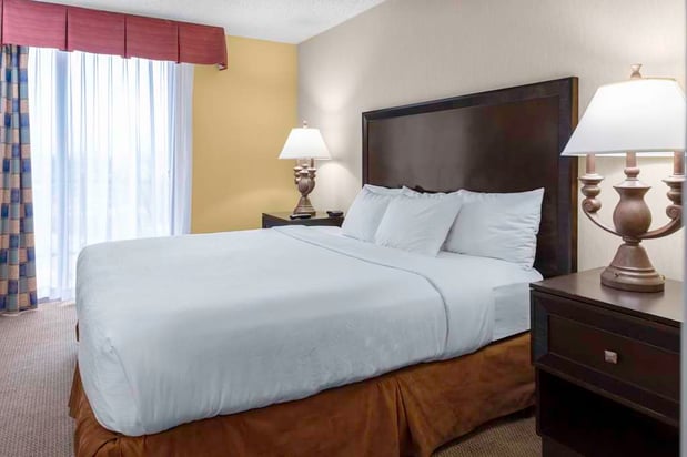 Images Embassy Suites by Hilton Kansas City Plaza