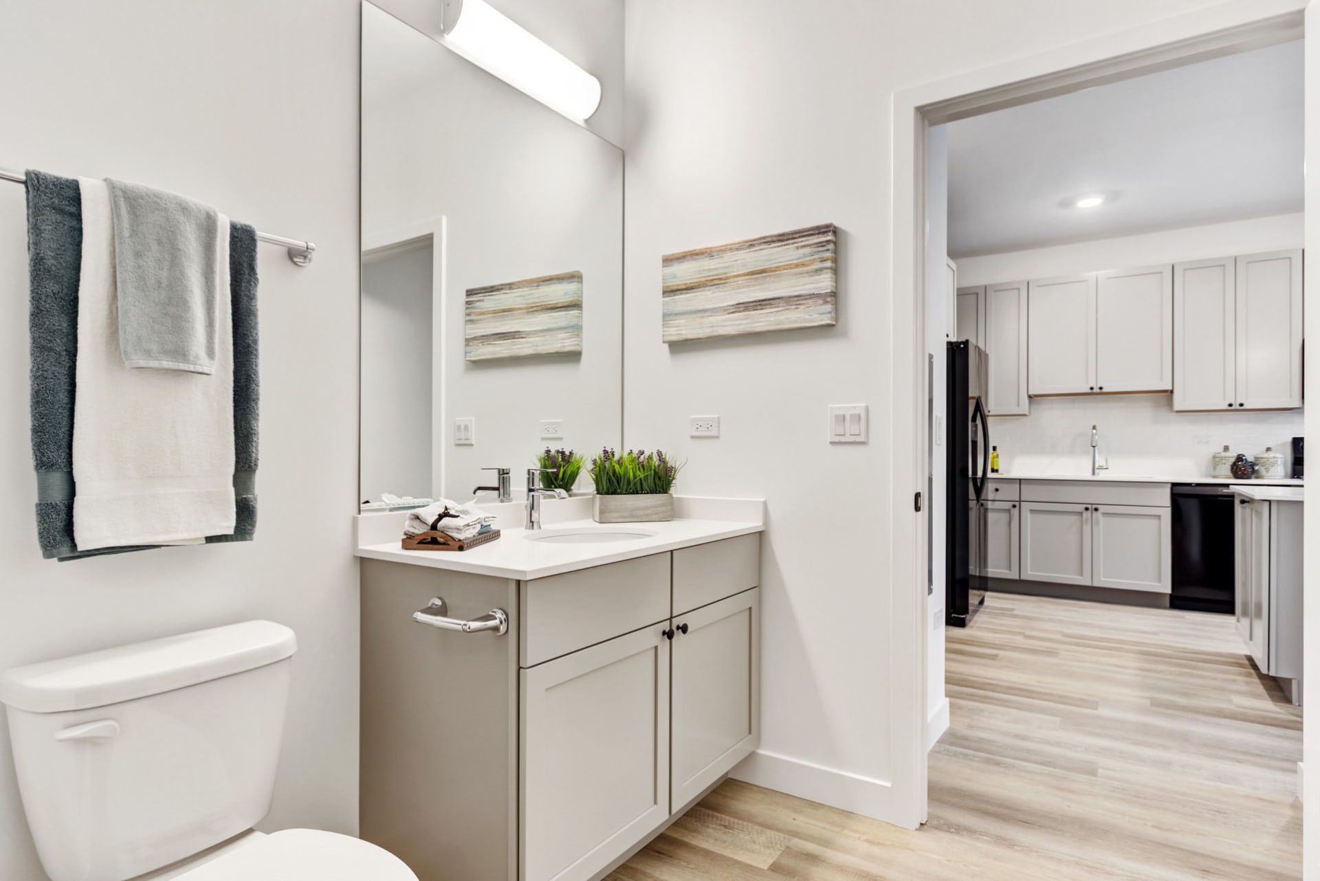 Modern Bathroom with Large Mirror