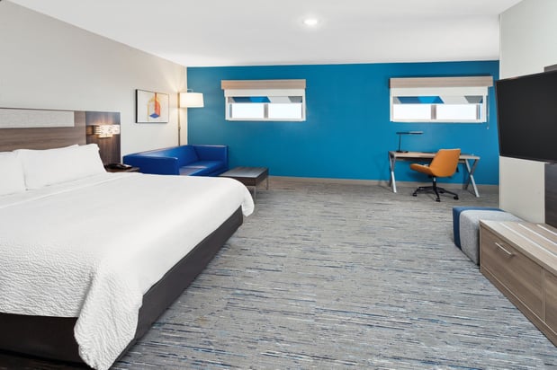 Images Holiday Inn Express Cleveland Airport - Brook Park by IHG