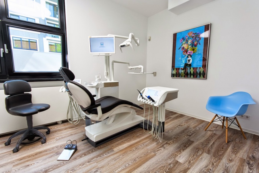 Dr. med. dent. Patrick Prinz, Robert-Koch-Platz 11 in Berlin