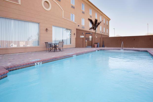 Images Holiday Inn Express & Suites Zapata, an IHG Hotel