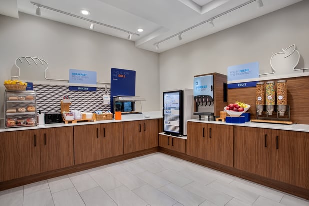 Images Holiday Inn Express & Suites Terre Haute by IHG