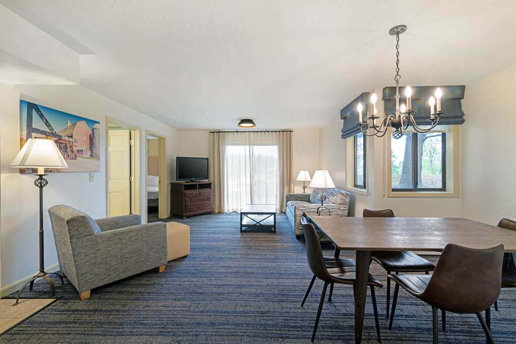 Accessible 2 Queen Suite