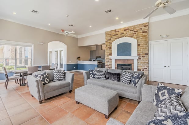 Images Lakeside Pointe Apartments & Townhomes