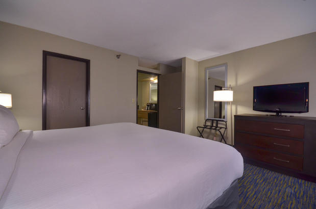Images Holiday Inn Express & Suites Fayetteville-Univ of AR Area, an IHG Hotel