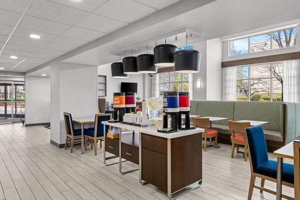 Images Hampton Inn & Suites Charlotte-Airport