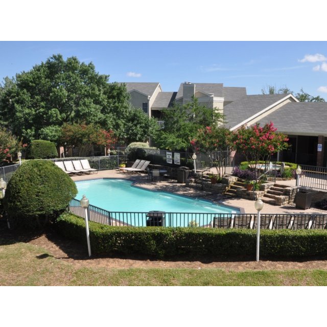 Colonial Village at North Arlington