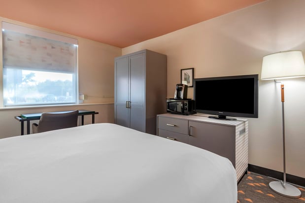 Images Holiday Inn Bangor by IHG