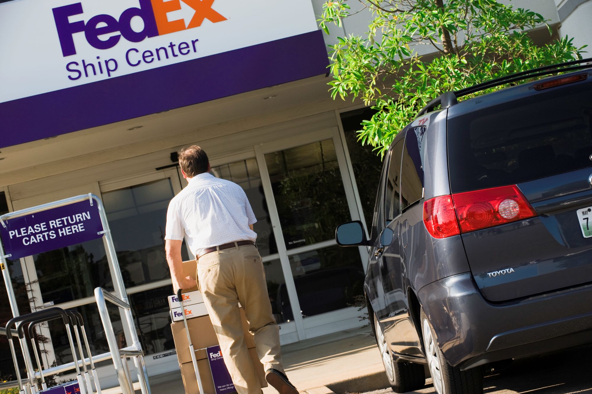 A customer dropping packages at FedEx Ship Center