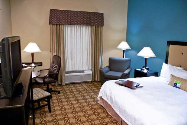Images Hampton Inn & Suites Charlotte-Airport