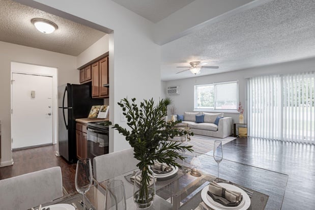 Images Creek Hill Apartment Homes