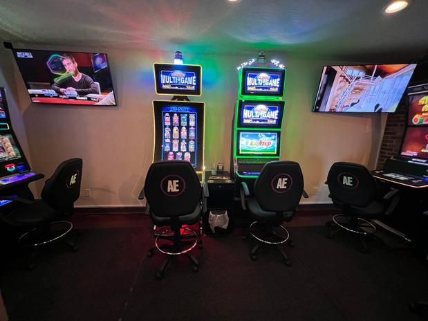 Images Lucky 7's Lounge Video Gaming & Slots