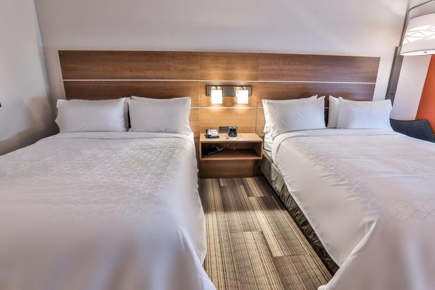 Images Holiday Inn Express & Suites Nashville Metrocenter Downtown by IHG