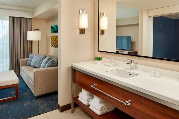 Images Hilton Garden Inn Waikiki Beach