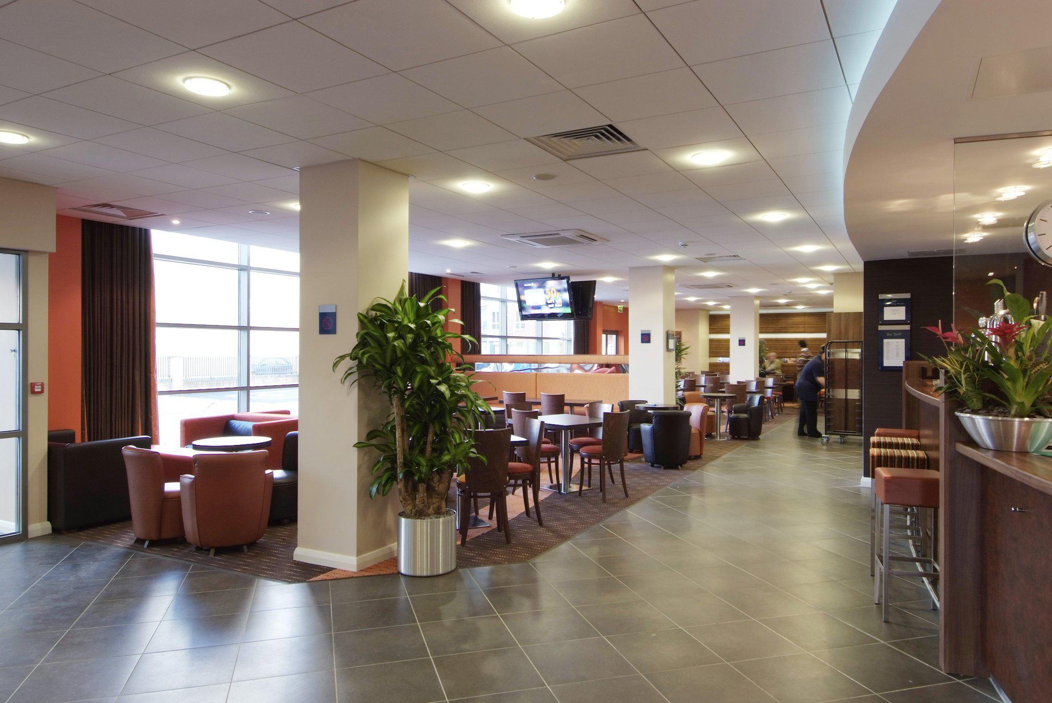 Holiday Inn Express Slough, an IHG Hotel Slough 01753 558300