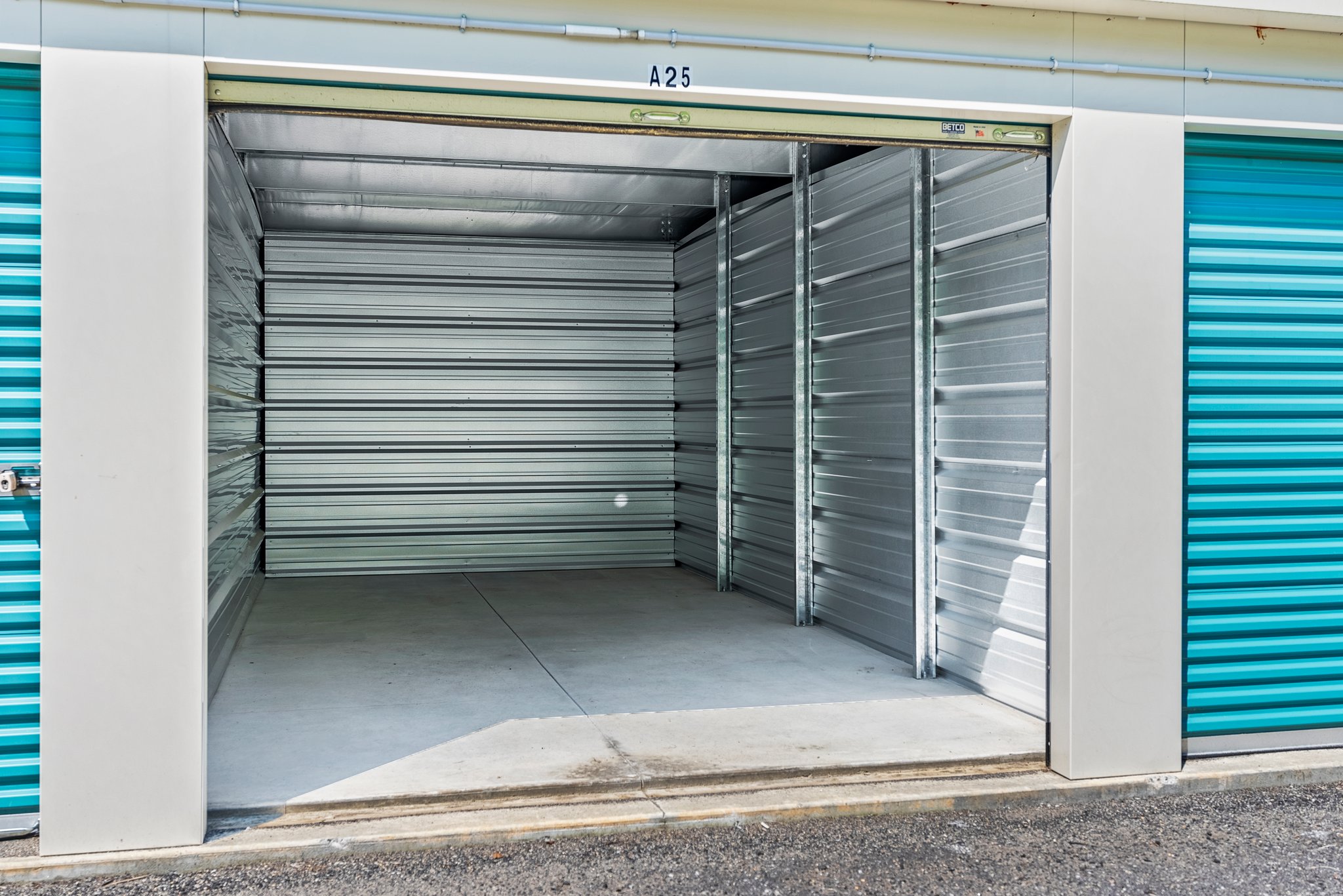 Affordable self storage units near Worchester, MA