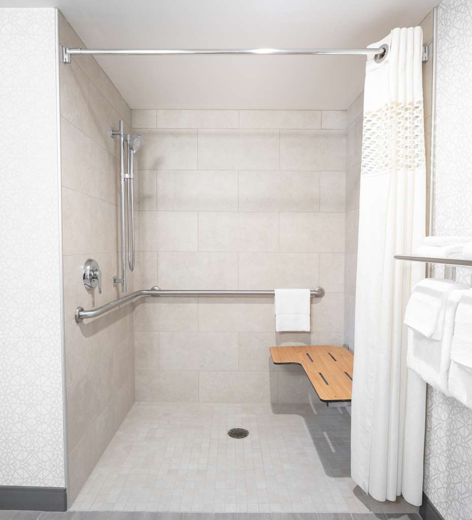 Guest room bath