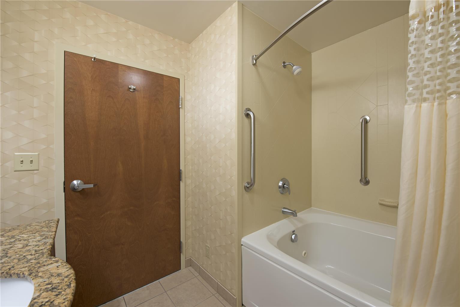 Guest room bath