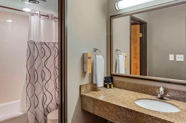 Images Best Western Plus Landmark Inn
