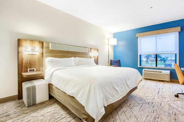 Images Holiday Inn Express Gulfport Beach by IHG